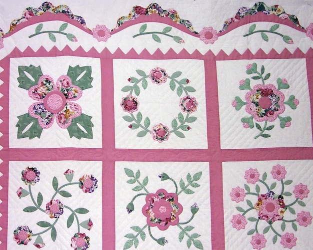 Kolaż haftowanych motywów